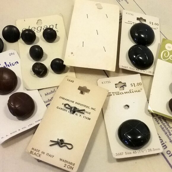 Vintage Leather & Leather Look Carded Buttons Mixed Lot of 31 Black and Brown - Picture 3 of 8